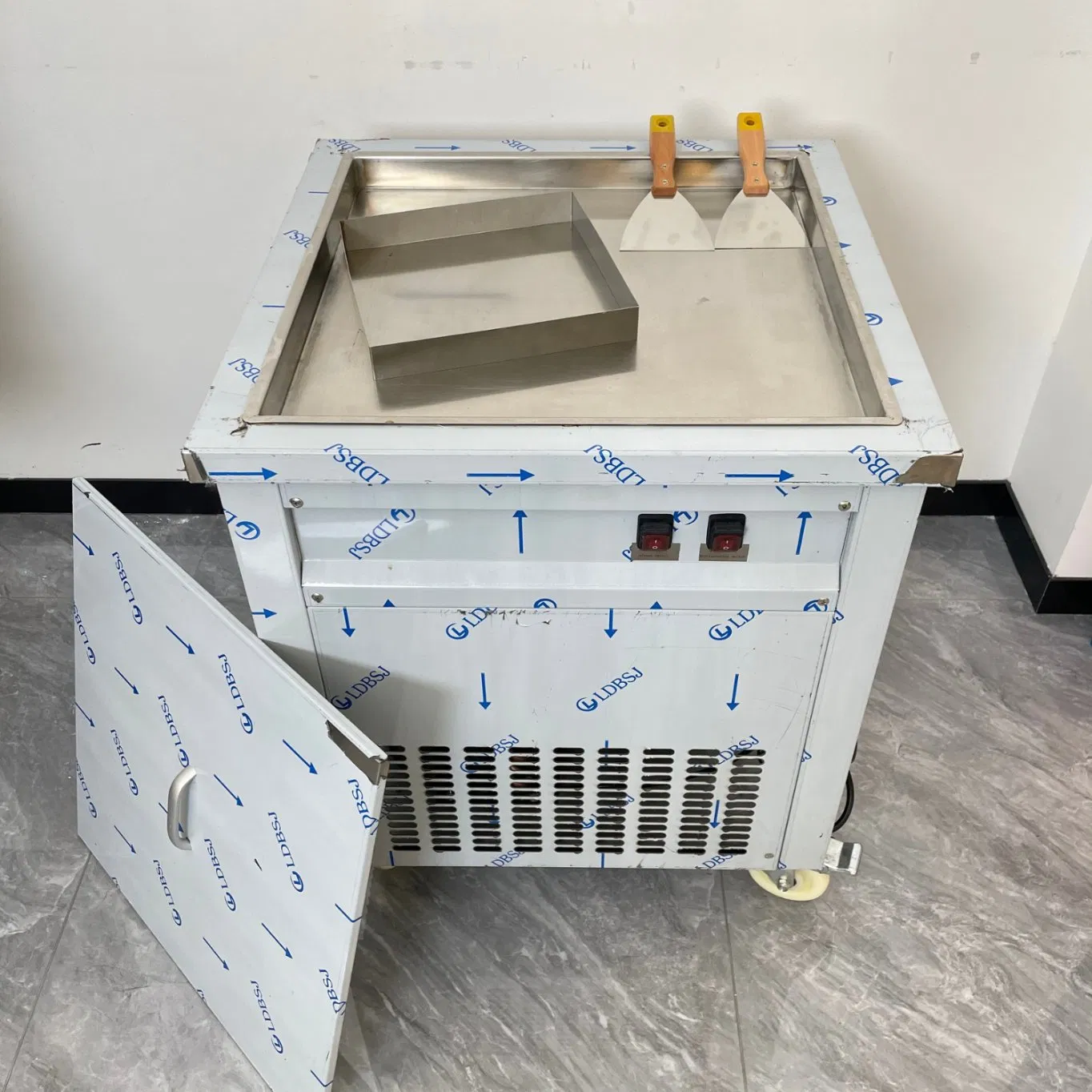 2000W High Performance Fried Ice Cream Machine Rolled Ice Machine (LJS2050AF-220V50Hz)