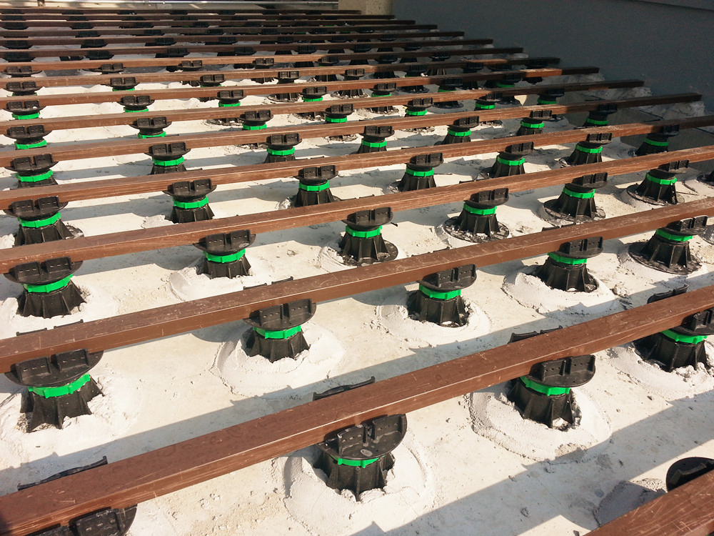 Easy to Install WPC Decking Paver Support Plastic Adjustable Pedestal