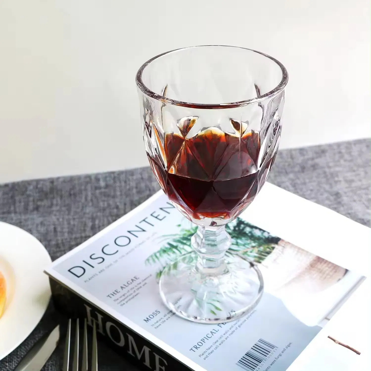 Classic Vintage Single Head Pressed Colored Goblet Wine Glass Juice Water Tumbler Glass Embossed Wine Glass