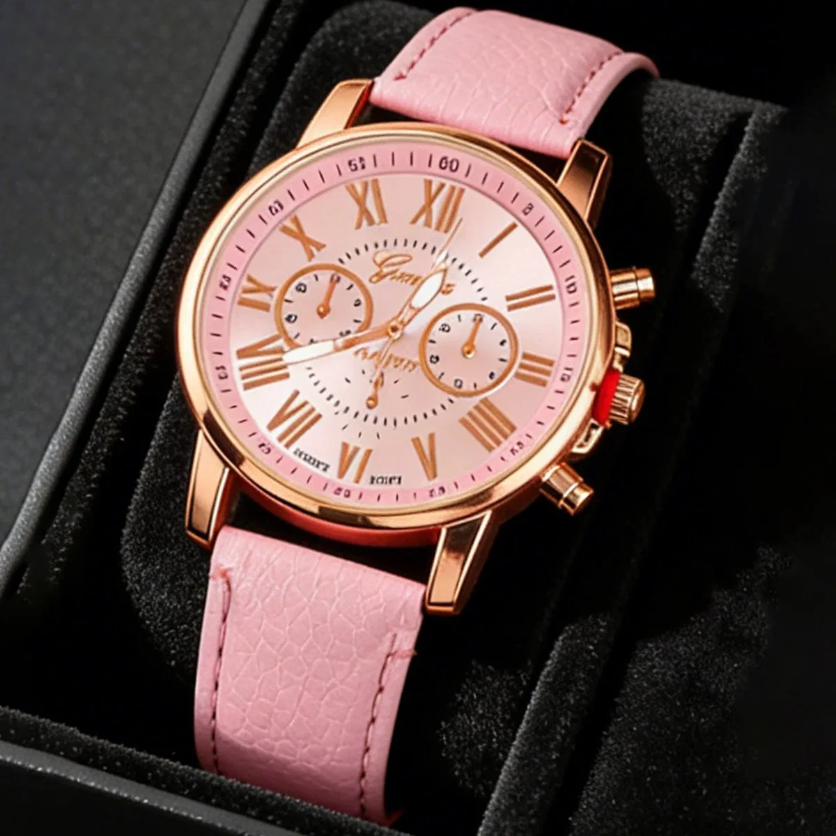 Elegant and Fashionable Women's Watch with a Pink Leather Strap and a Four-Leaf Clover Jewelry Set.