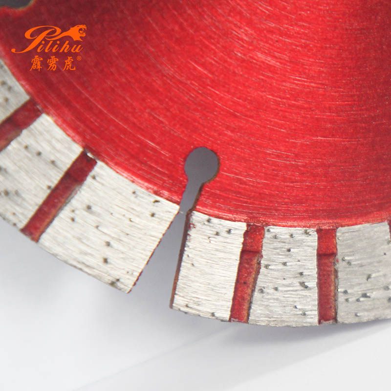 Алмазный сегментный пильный диск для камня и бетона