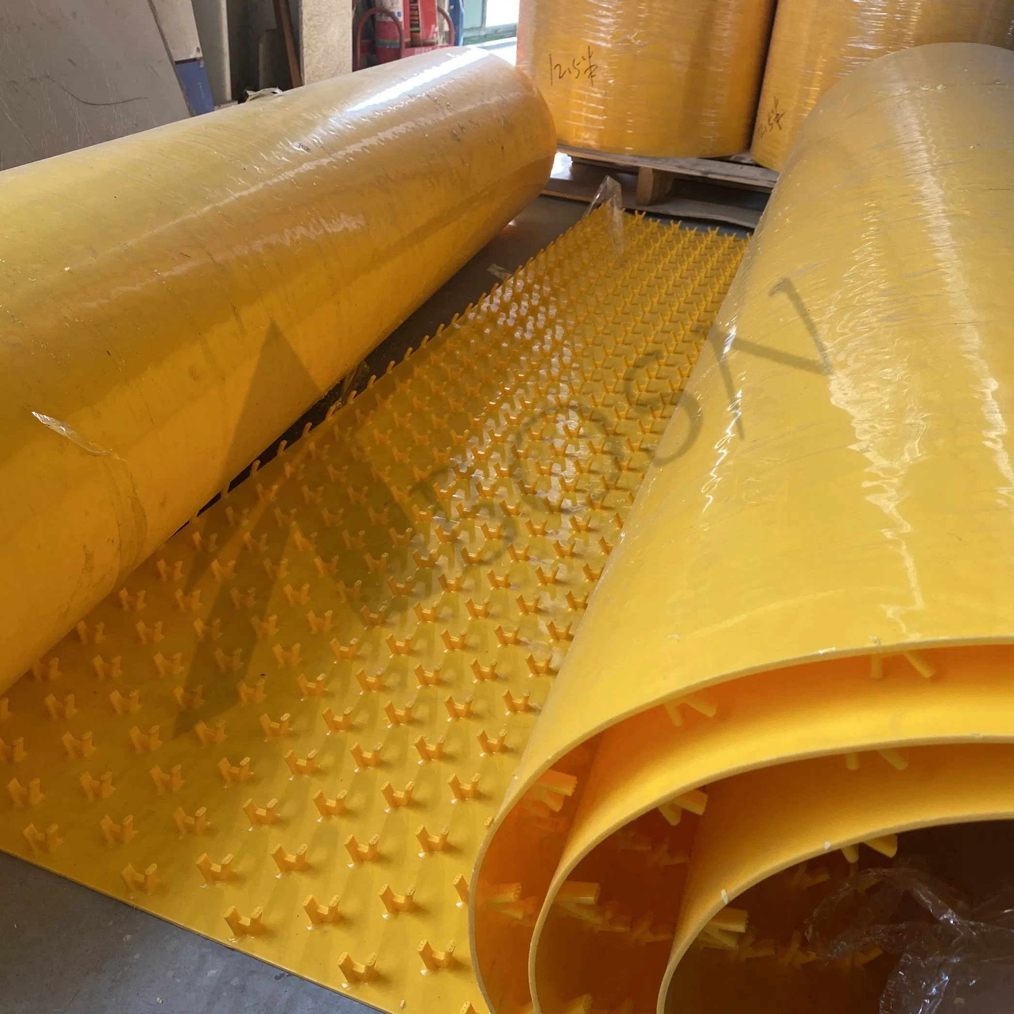 Защитная геомембрана HDPE желтая для бетона