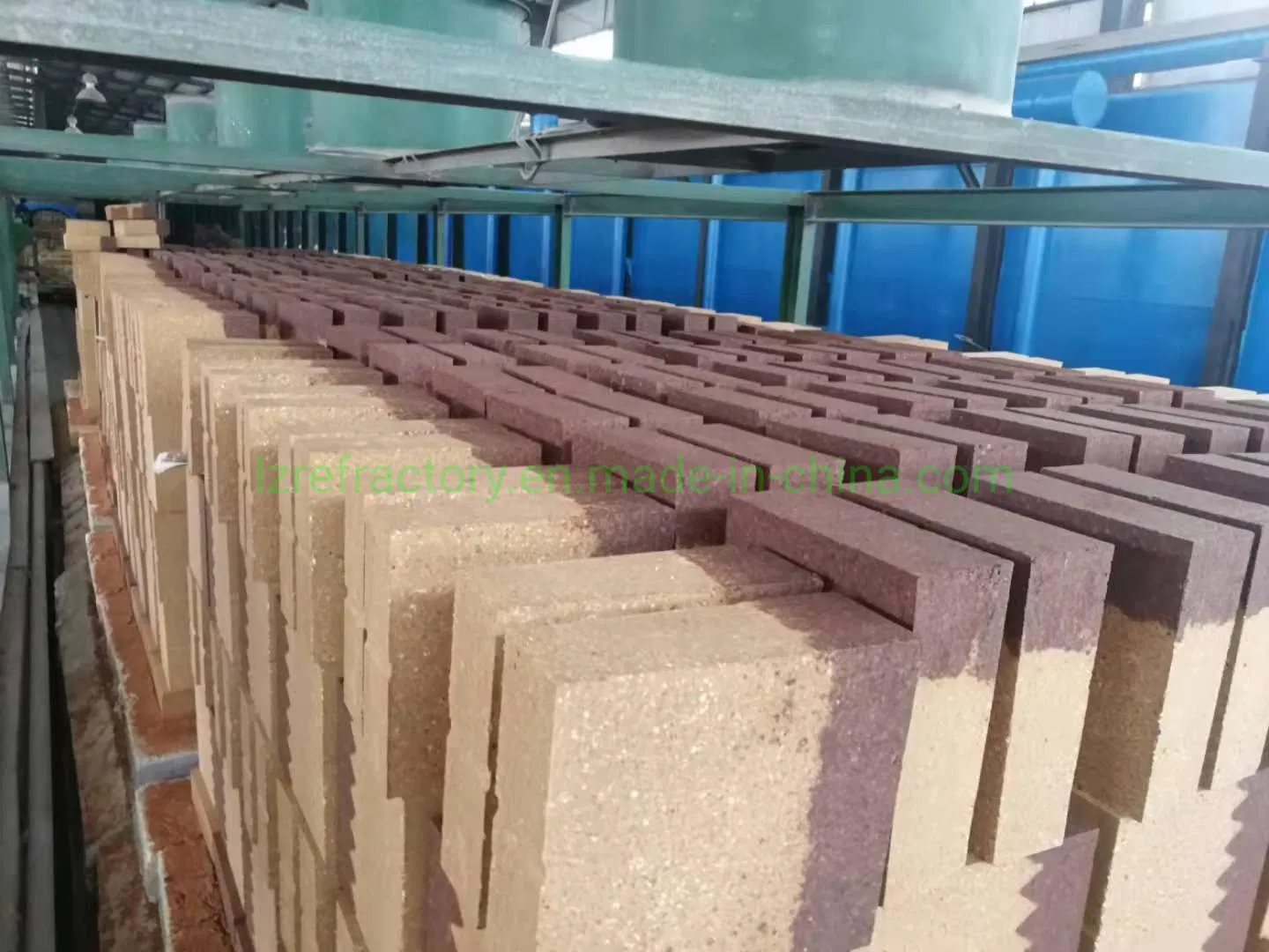 Магнезитовый огнеупорный кирпич MLJ85FH с низкой теплопроводностью