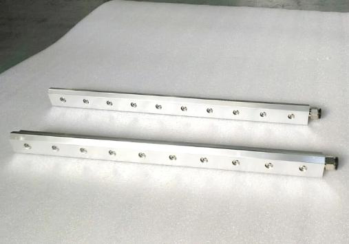 Compressed Air Knives for Industrial Blowoff