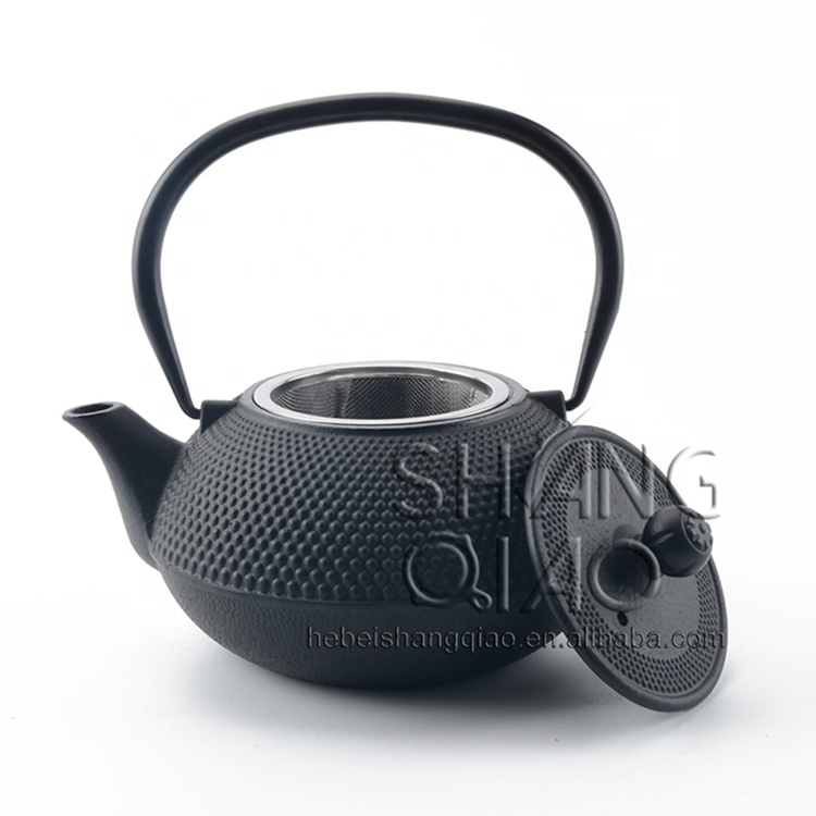 Чугунный чайник с рельефным узором, 0.9 л