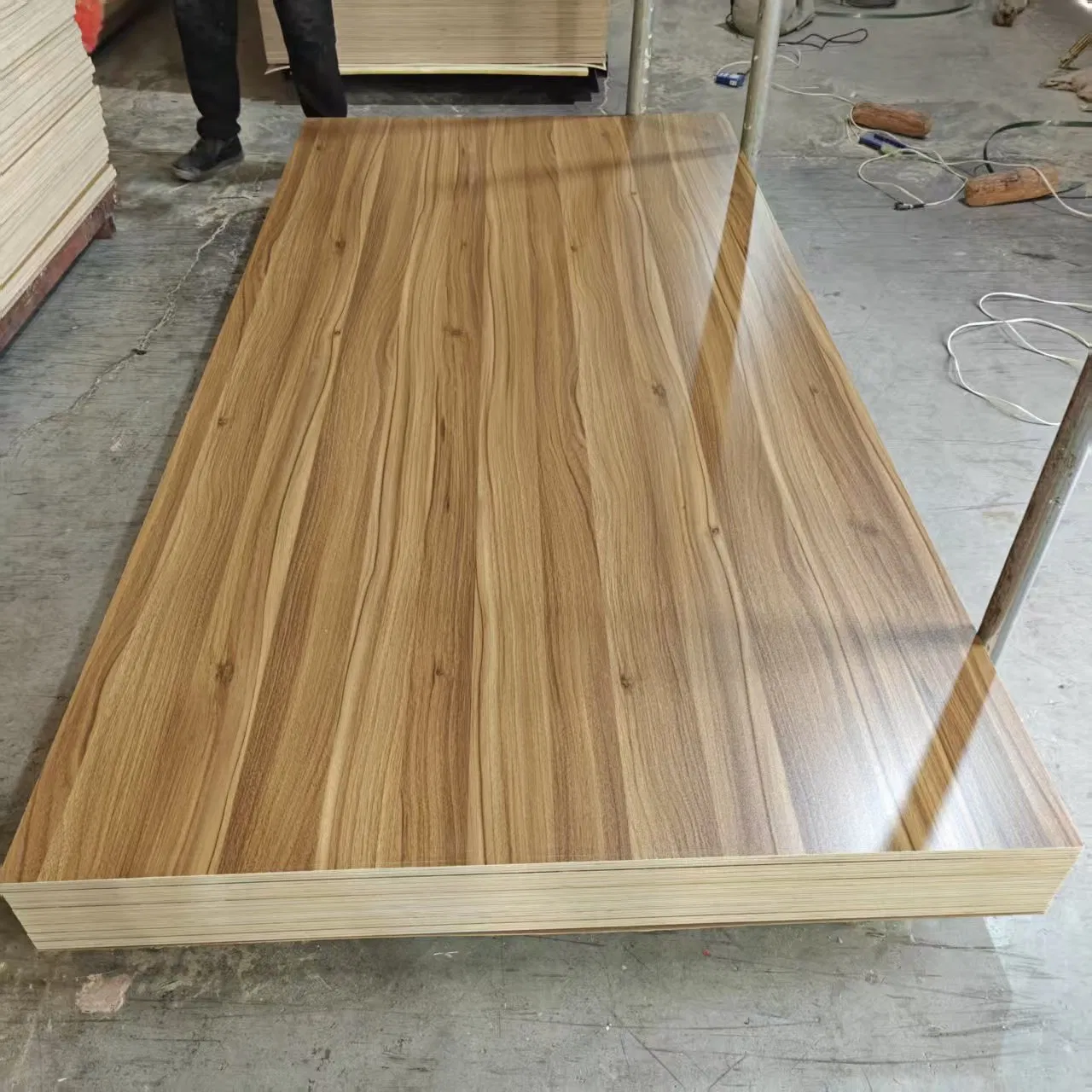 Ламинированная фанера 18мм черная сосна Окуме 1220x2440мм