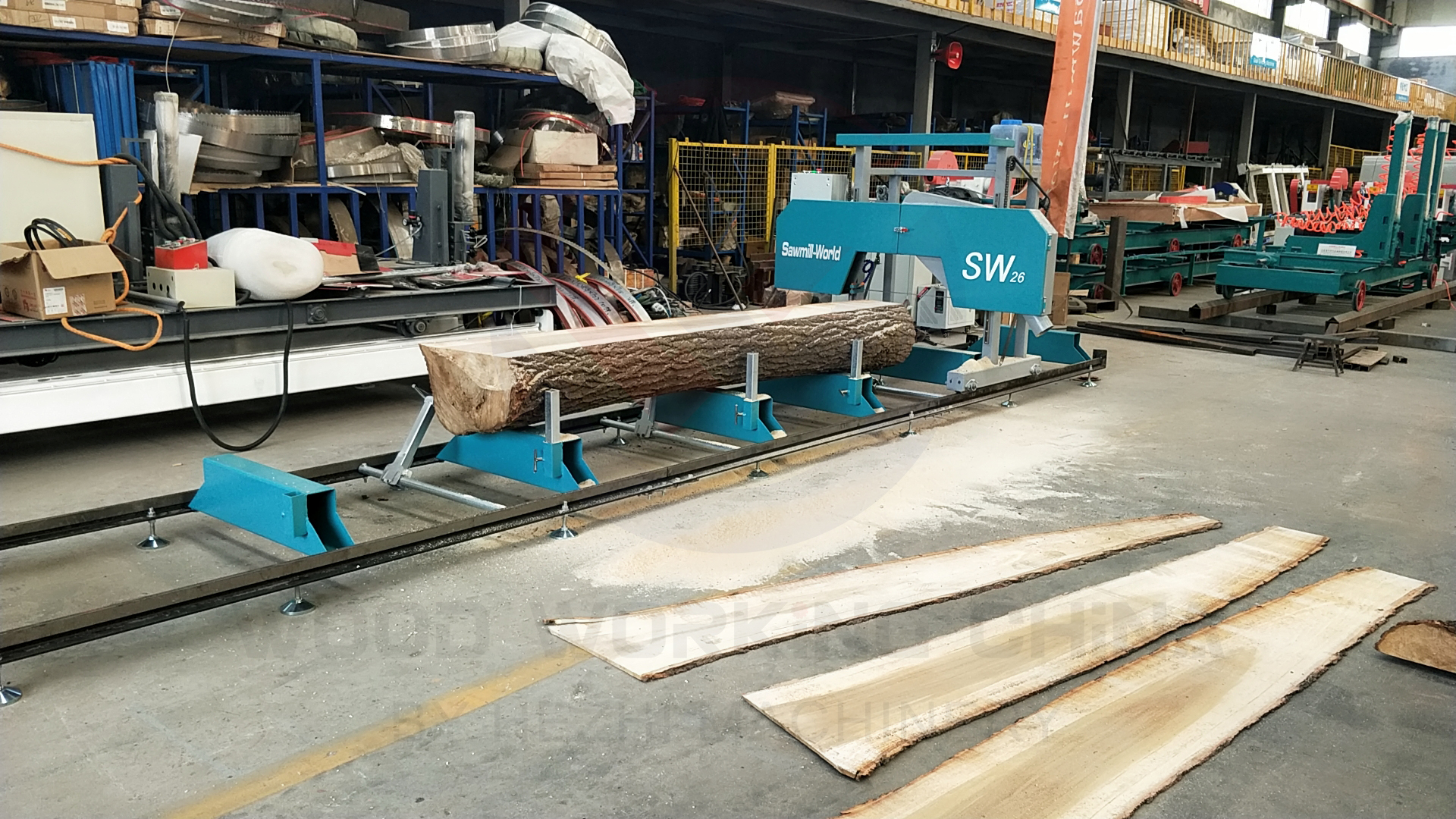 Ленточная пила портативная горизонтальная на прицепе