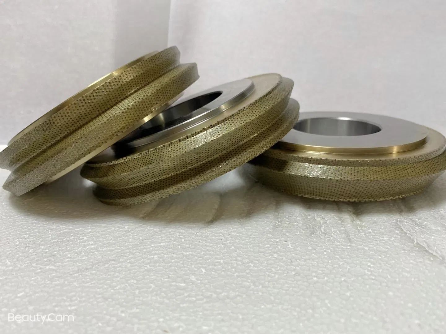 Diamond Roller, Paired with Its Dresser, for High-Precision Operations.