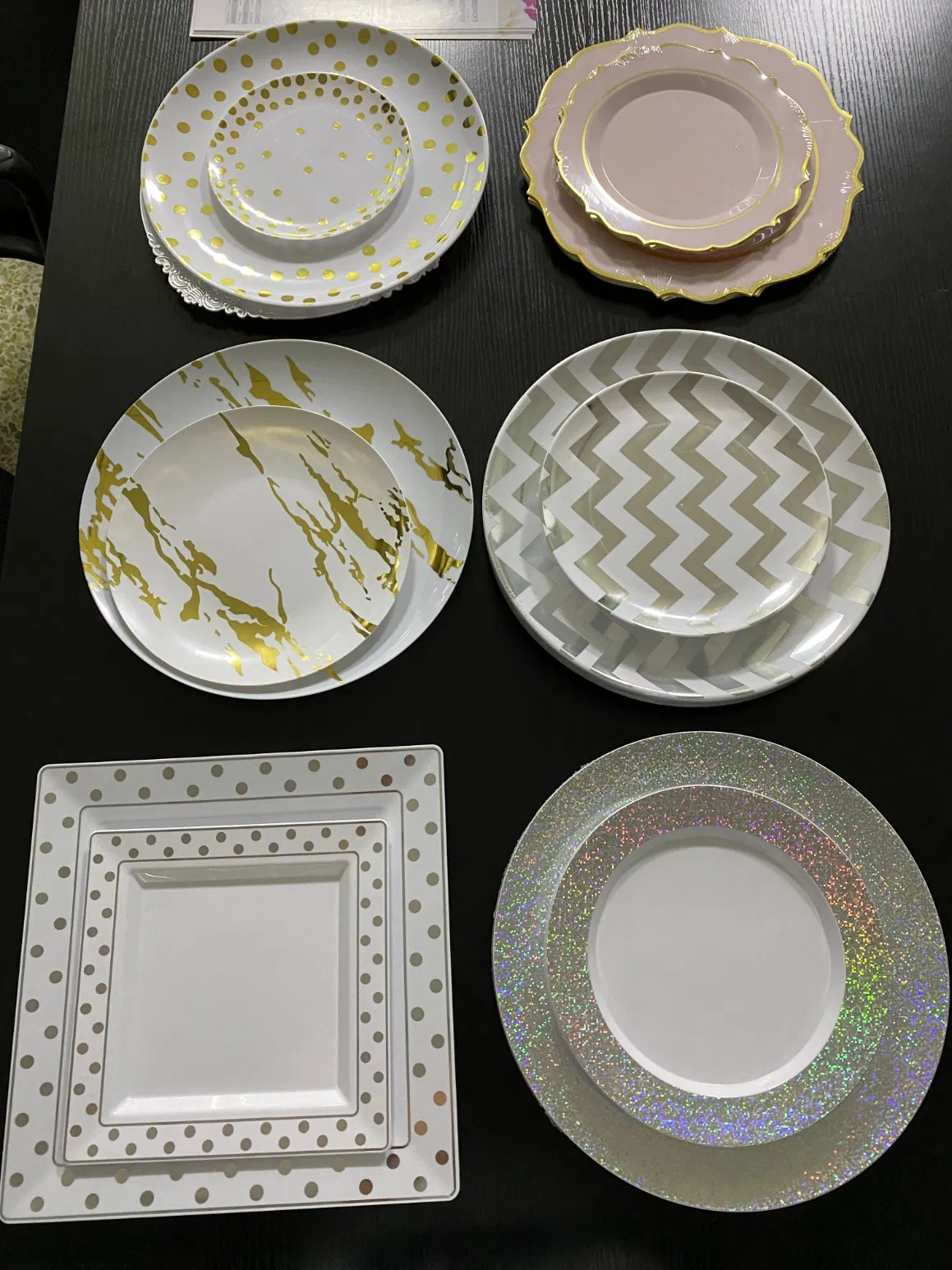 7.5 Inch Elegant Plastic Party Plates Heavy-Duty Gold Pattern Round Plates Wedding Dinner Plates