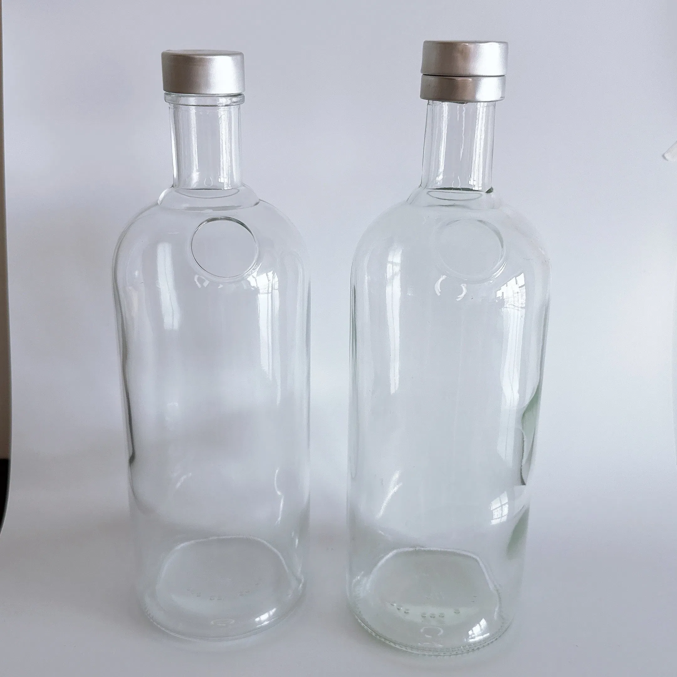 Original Absolute Vodka Glass Bottle 1000ml with Silver Cap
