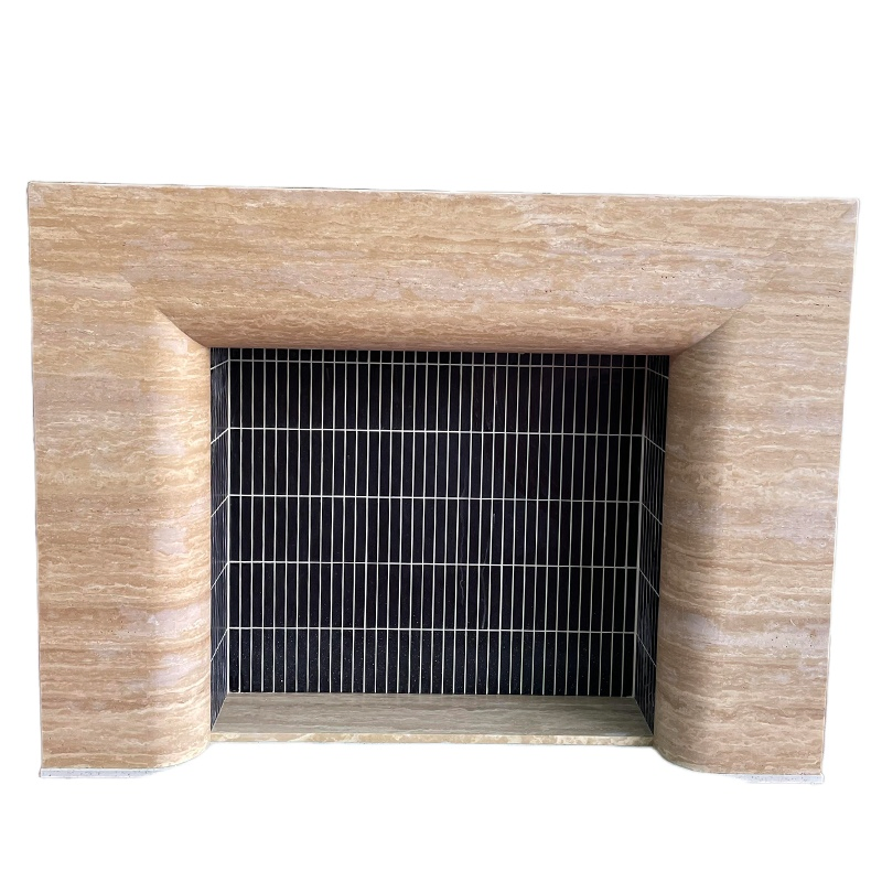 Каминный портал из бежевого травертина для гостиной