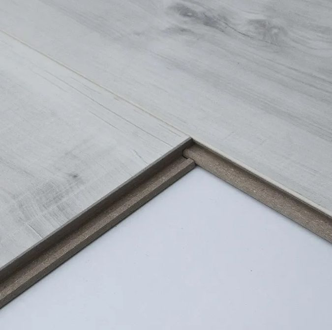 High Quality Eco-Friendly Wear Resistant Anti- Scratch E1 AC3 Laminate Flooring