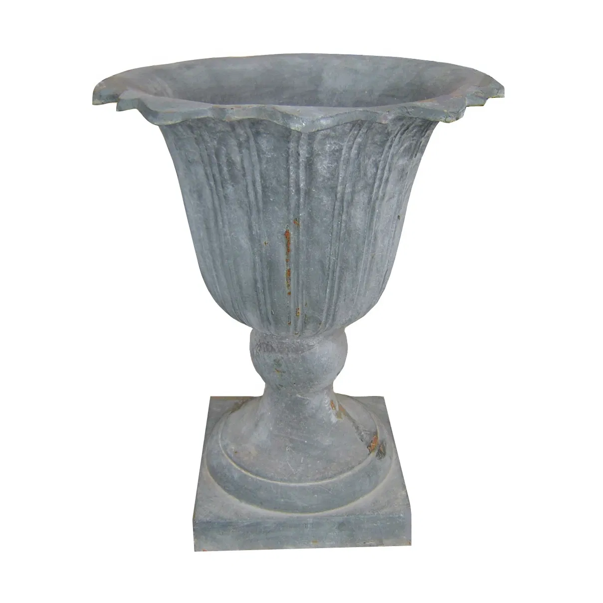 Антикварная садовая урна-кашпо в деревенском стиле