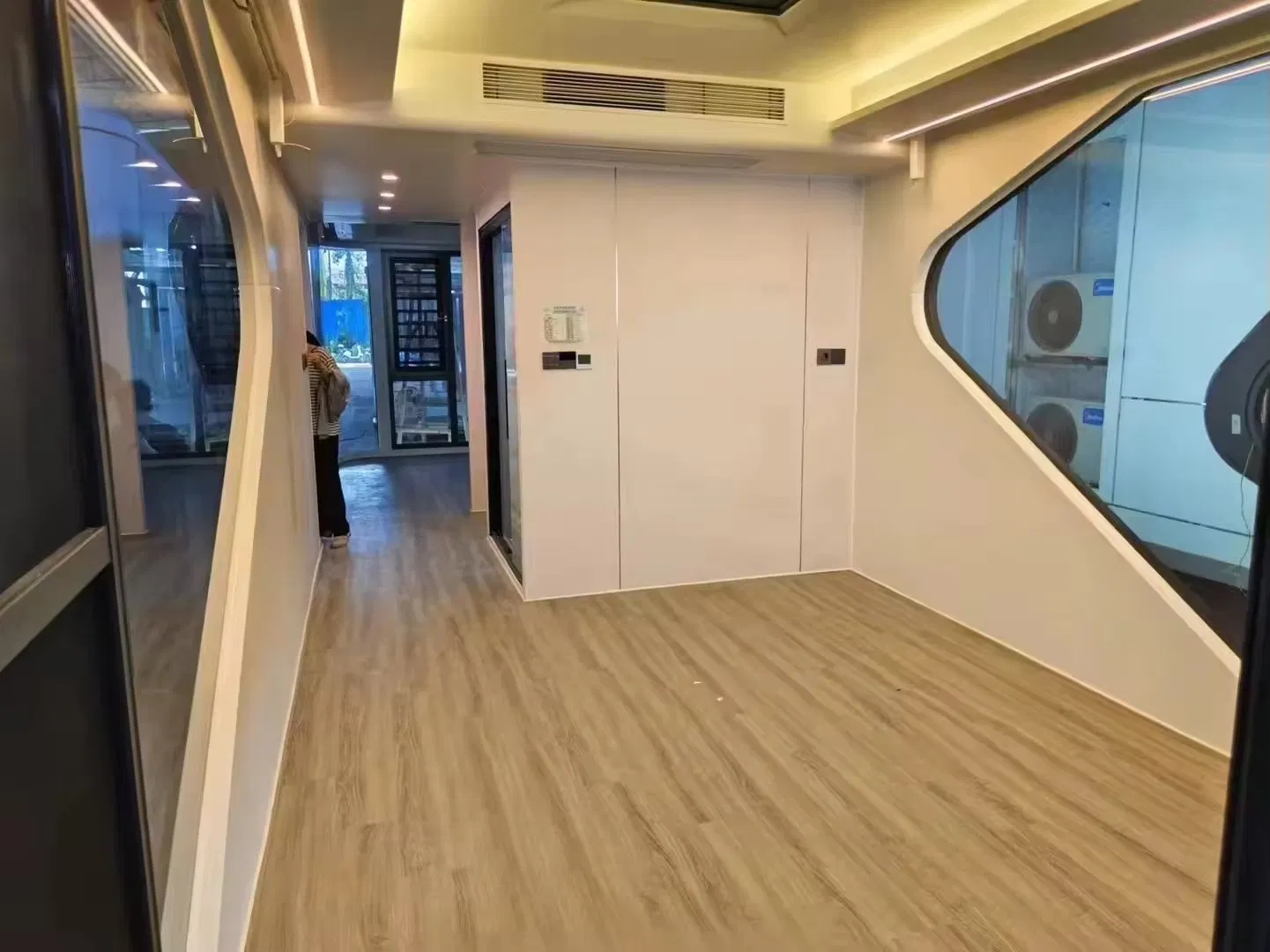 Modern Luxurious Camping Capsule Prefabricated House Steel Space Capsule with Intelligent System for Villas