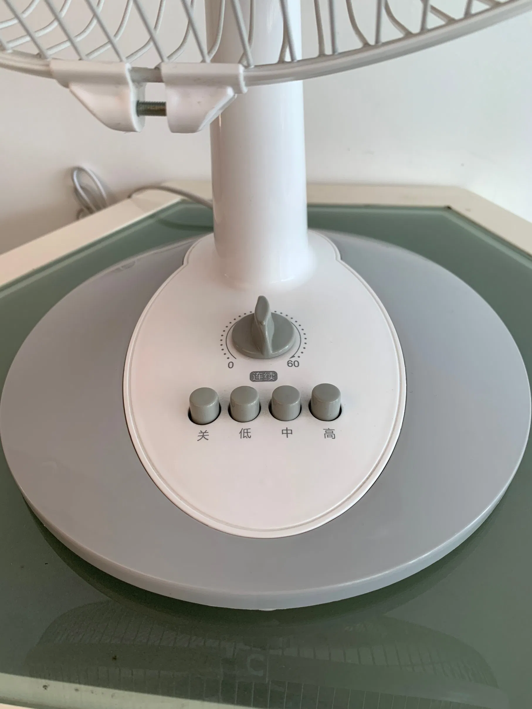 Stylish 3-Petal Electric Table Fan with Large Diameter