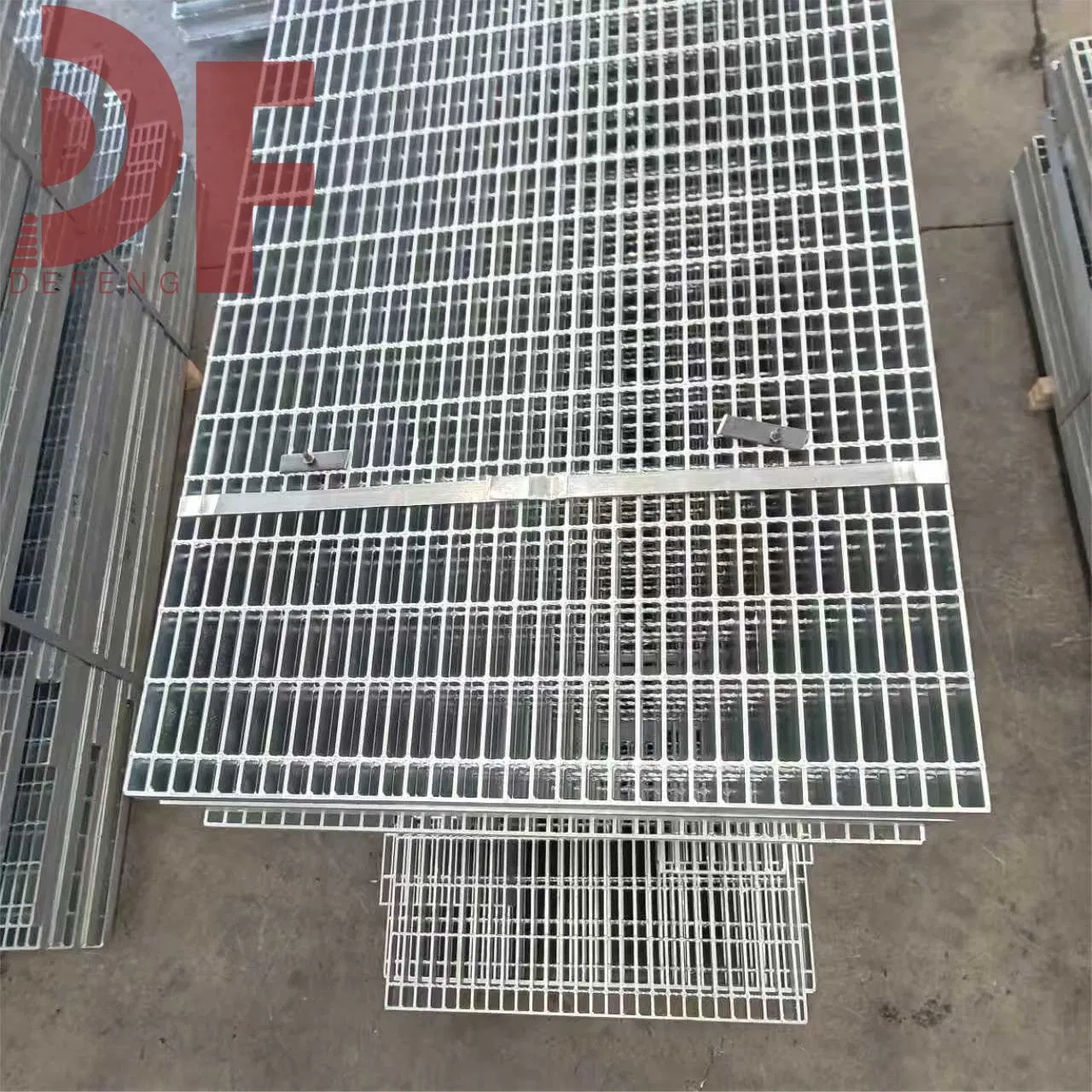 High Quality Modern Style Stainless Steel Grating Hot Dipped Galvanized Serrated Outdoor Drain Cover High Strength for Building