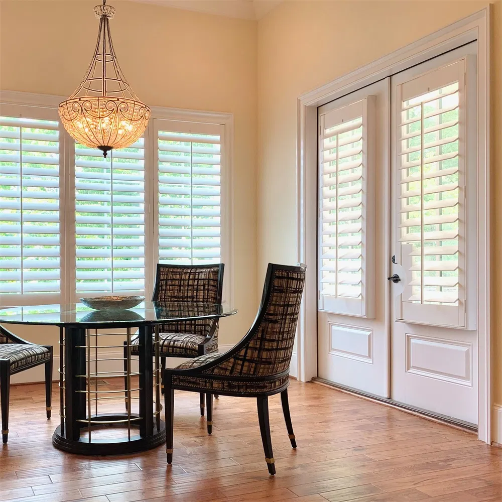 Indoor Wooden Slats Louvered Plantation Shutter for Window Coverings