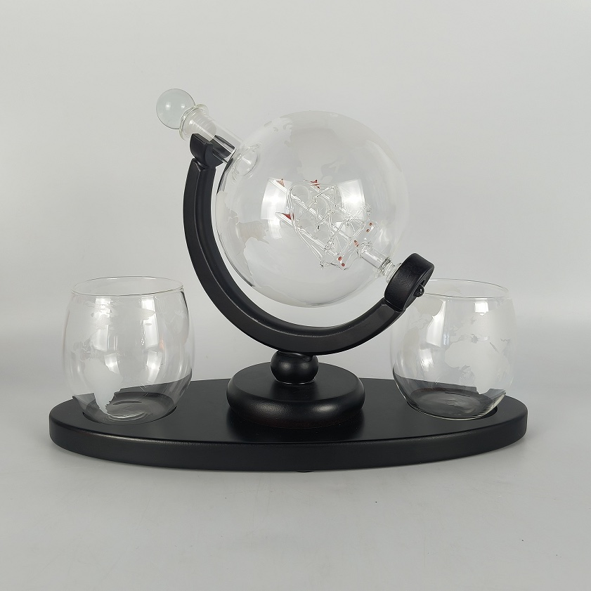 Premium Crystal Glass Decanter with Unique Aerating Design