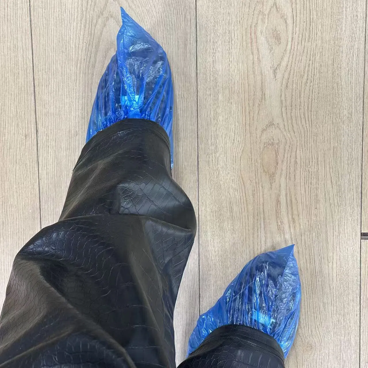 Premium Cleanroom Custom Disposable PE Water Proof Non Slip Plastic Shoecovers