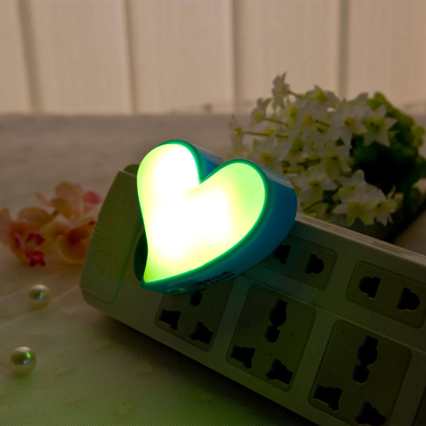 Ночник 145 Love Night Light, компактный, с розеткой