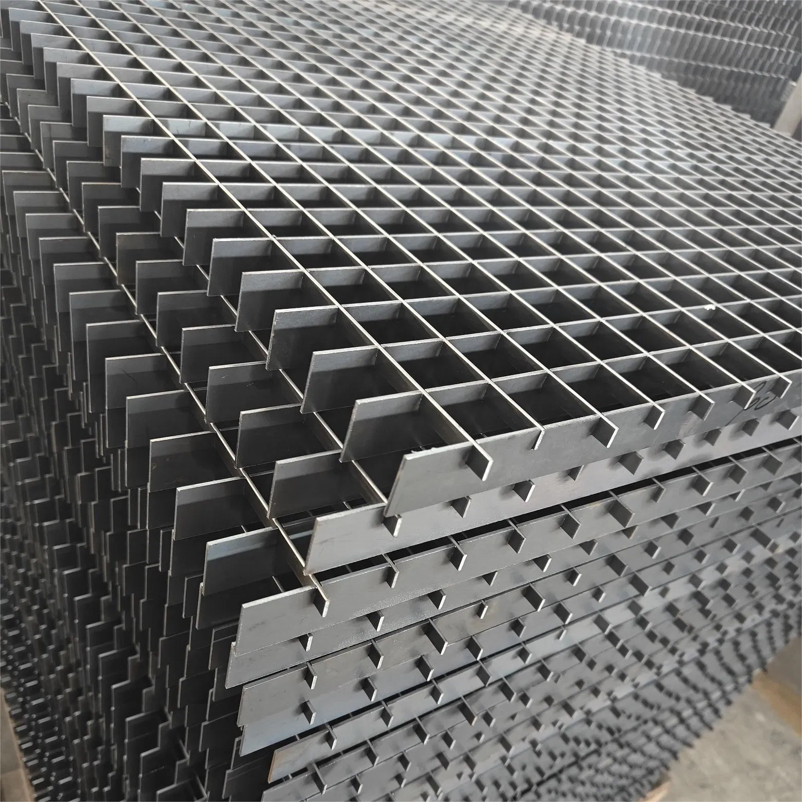 Galvanizing Grating Stainless Steel Storage Racks Powder Coating Surface Treatment Platforms with Industry Safety Standard