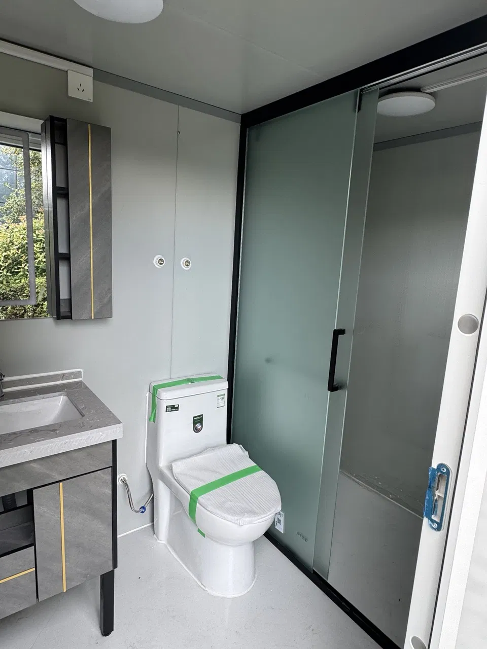Hot Sale Construction Material Wind-Resistant Durable Precast Design Ready to Use Portable Toilet Container House