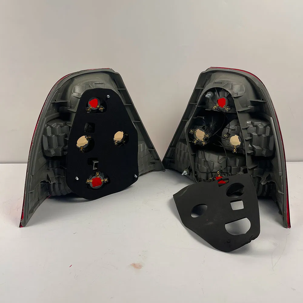 Фонарь задний для Toyota Corolla Sedan Ae120 2001-2004