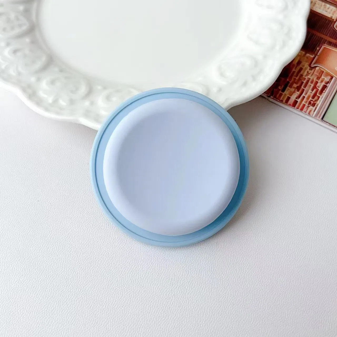 Fashionable Magnetic Mobile Phone Holder Solid Color Macaron Candy Drop Glue Retractable Lazy Desktop Mobile Phone Stand