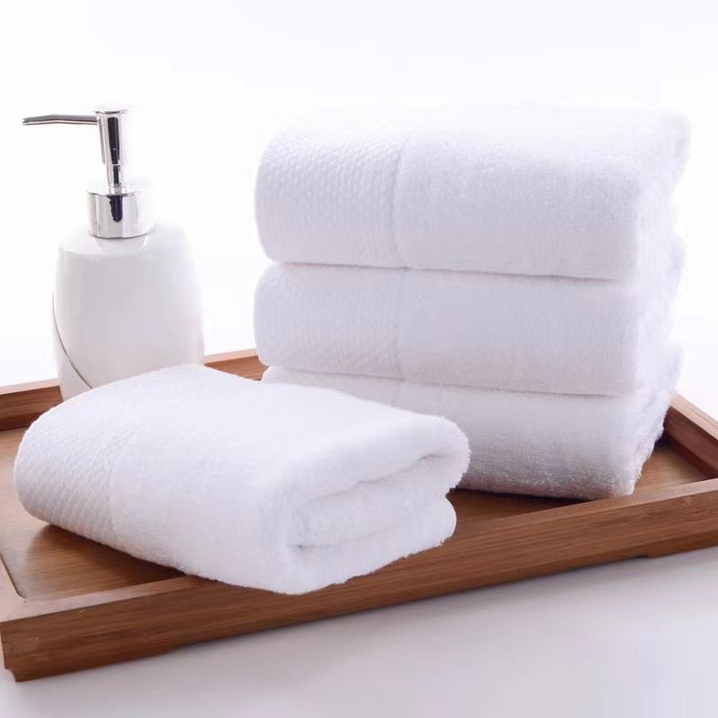Pure Cotton Towel with Hotel Amenities for Guest Room Using