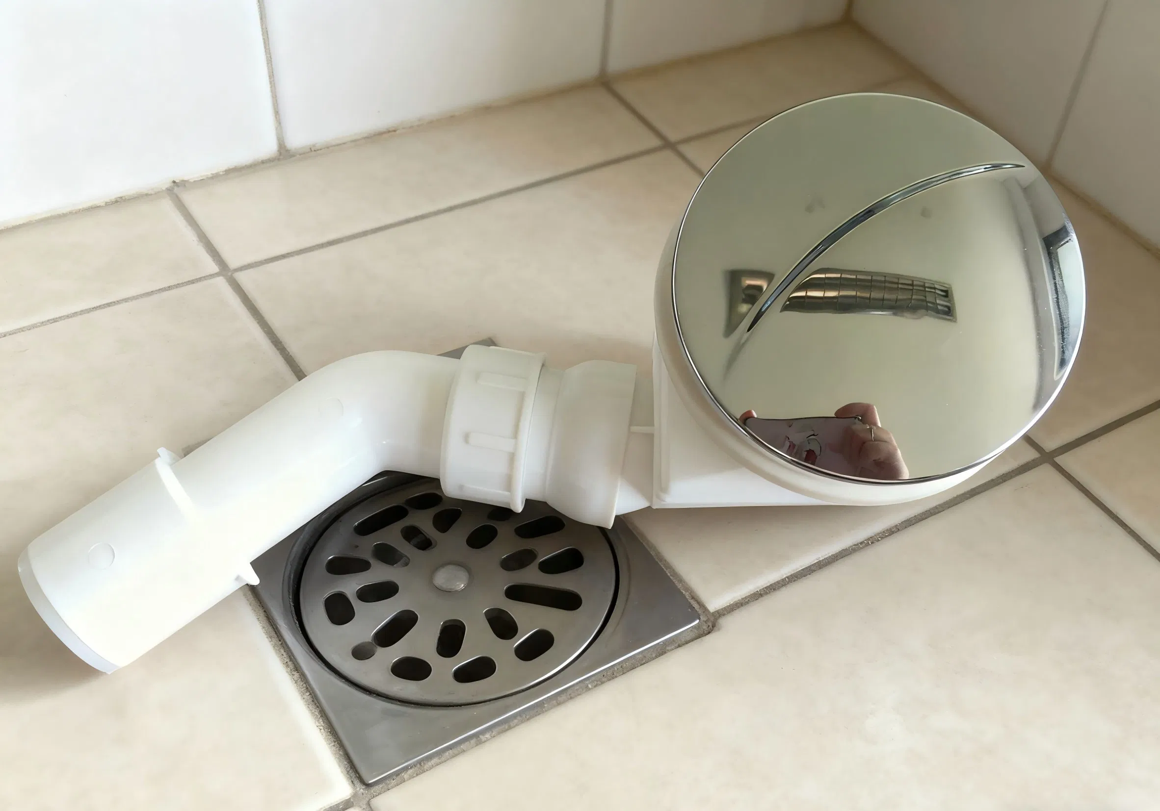 Поворотный пластиковый слив для пола