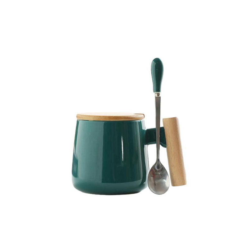 Фарфоровая чашка с бамбуковой крышкой и ложкой