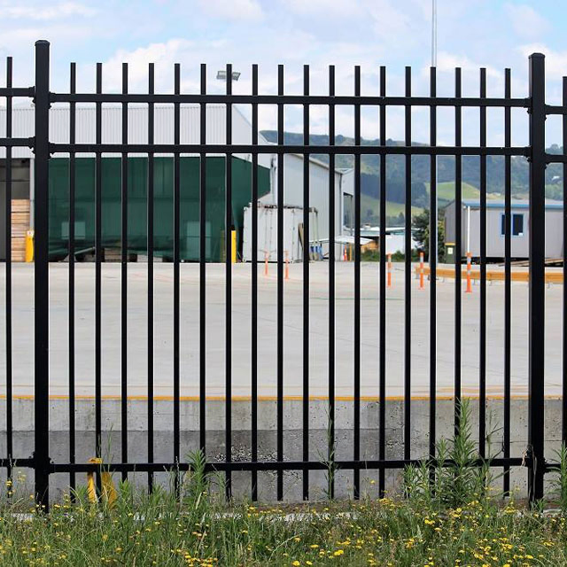 Black Color 6FT Height Residential Ornamental Steel Spear Top Picket Security Metal Fence Panels.