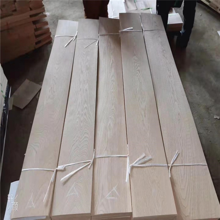 China Professional Supplier Top Layer Veneer Oak / American Walnut Veneer Floor for Engineered Flooring