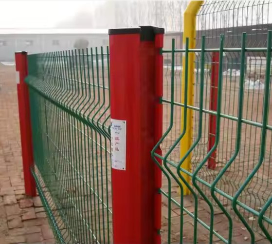 Sustainable Use V Fold 3D PVC Coated Welded Wire Mesh Fence Steel Garden Fence 3D Curved Iron Fence and Gates