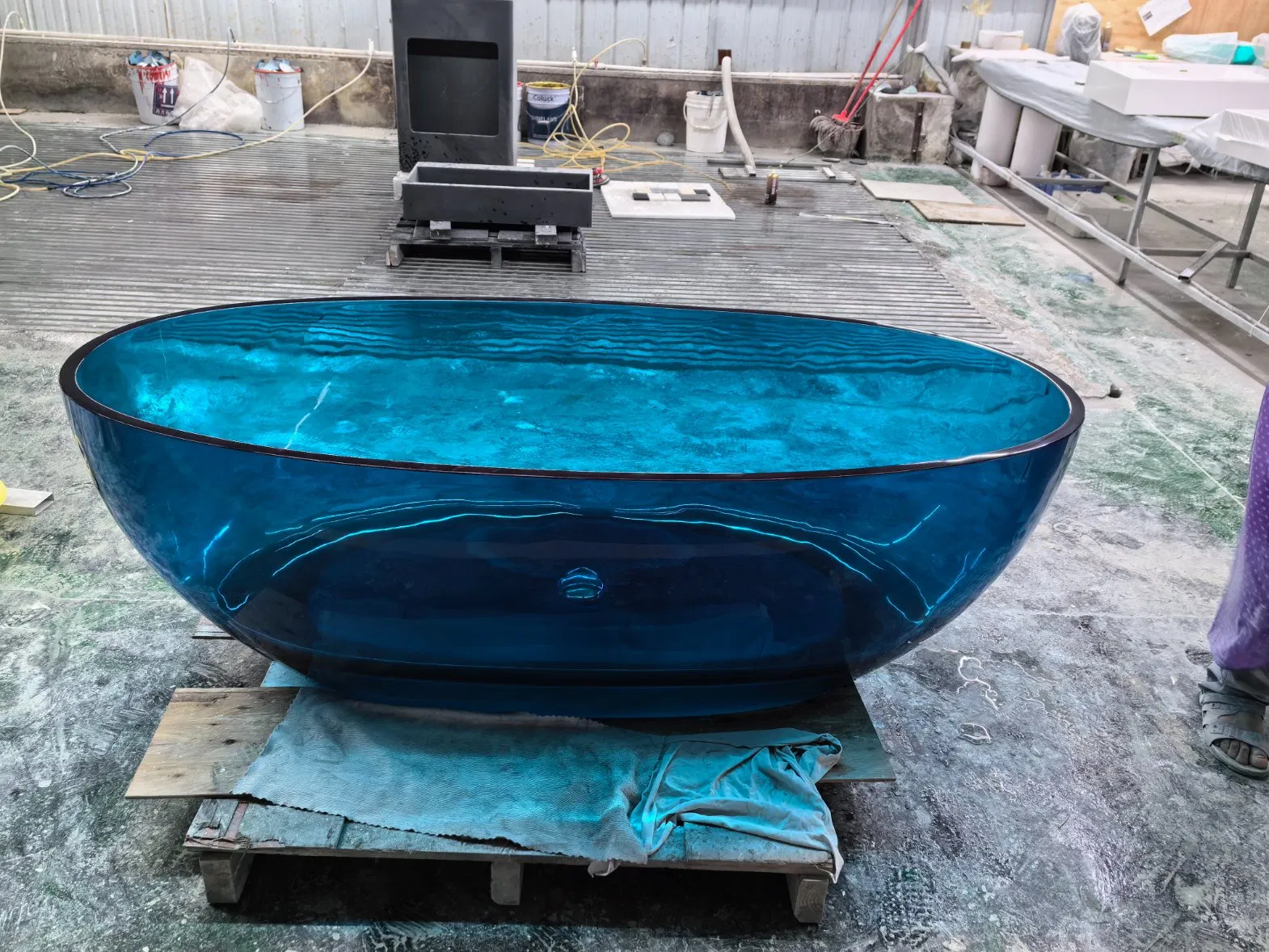 Прозрачная акриловая ванна для двоих с гидромассажем