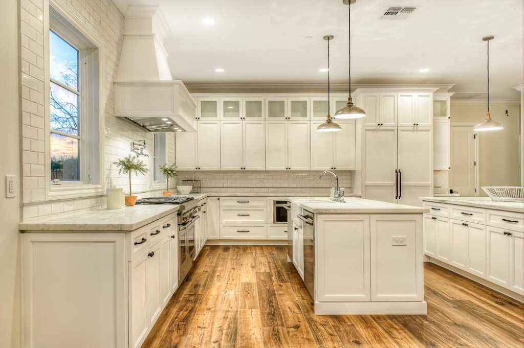 Classic Shaker White Solid Wood Kitchen Cabinets Designs