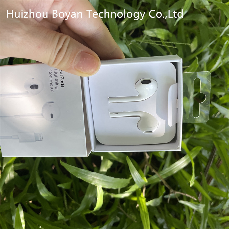 Наушники Earpods с разъемом Lightning