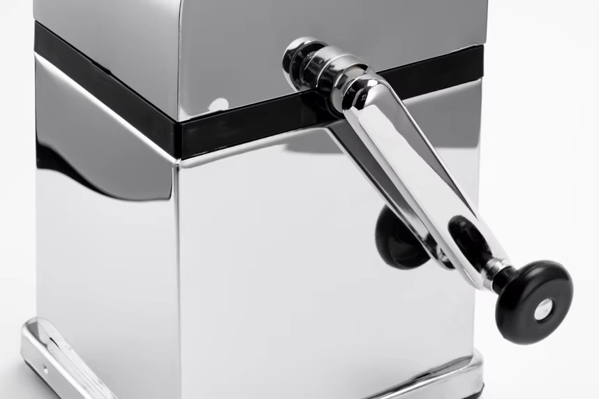 Portable Stainless Steel Heavy-Duty Cube Manual Ice Crusher Household Snow Blender for Hotel Restaurant Party Occasions