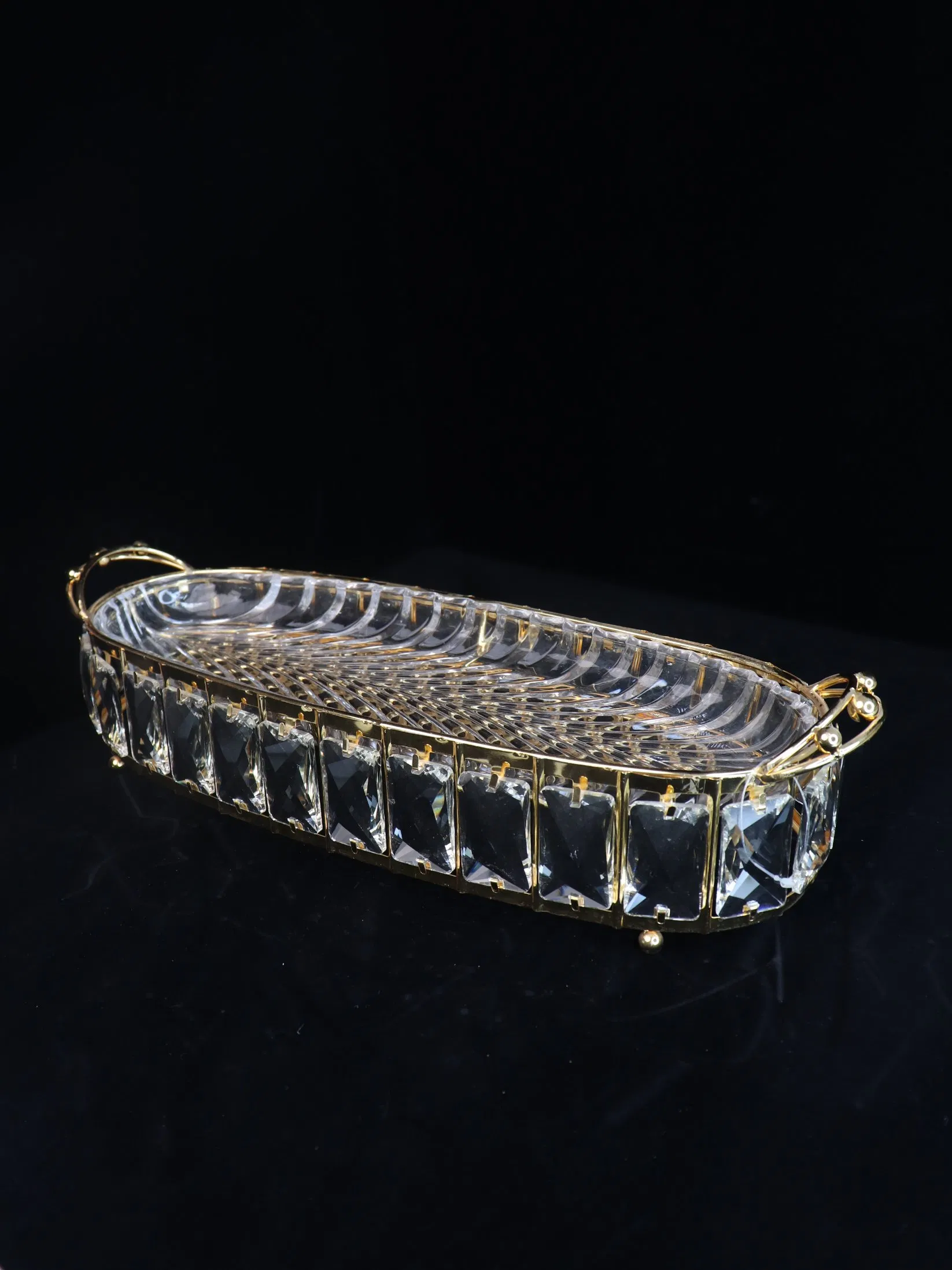 Elegant Glass Fruit Platter with Sturdy Iron Frame Design