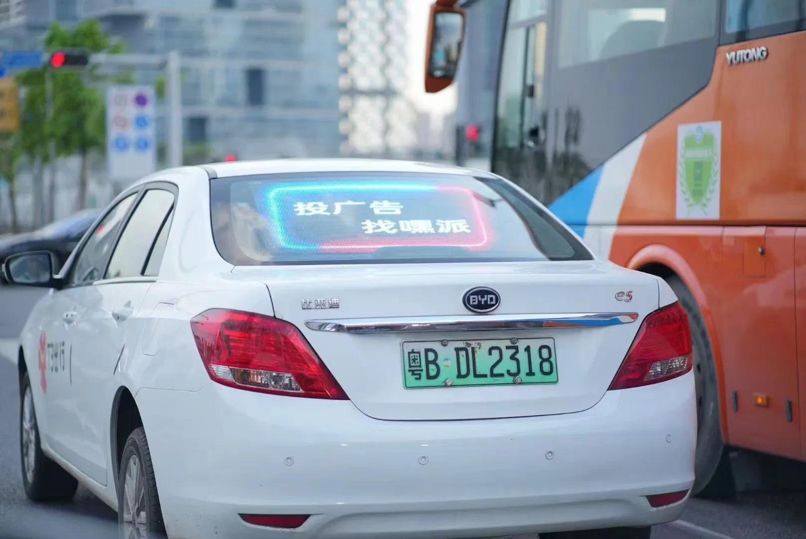 Гибкий прозрачный LED-экран для автостекла