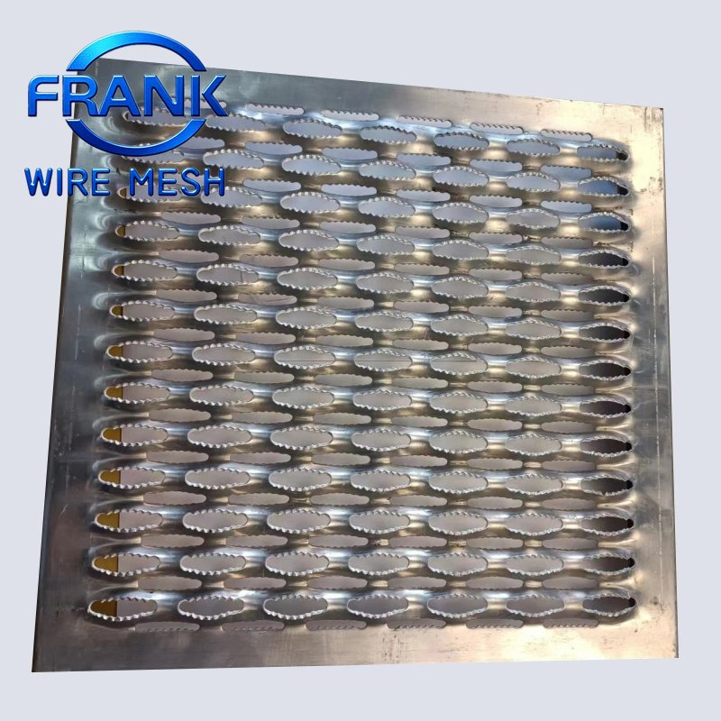 Aluminum Safety Grating with Crocodile Teeth Pattern - Anti-Skid Grip Strut for Walkways