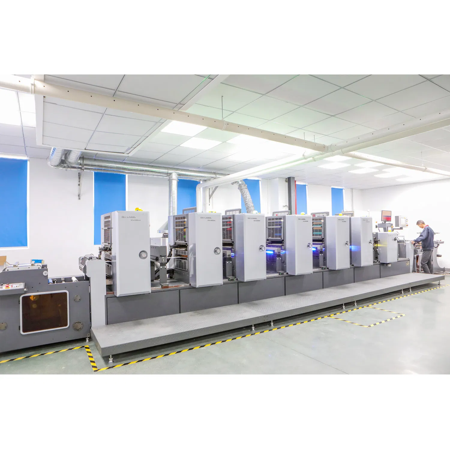 PVC Pet PE Synthetic Paper Material Sticker Printing Eye-Catching Customized Self-Adhesive Label