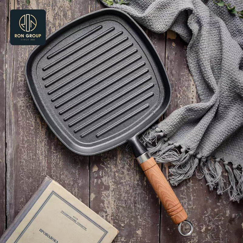 Cookware Pre-Seasoned Skillet Cast Iron Pot for Steak Grill with Wooden Handle and Rust-Resistant