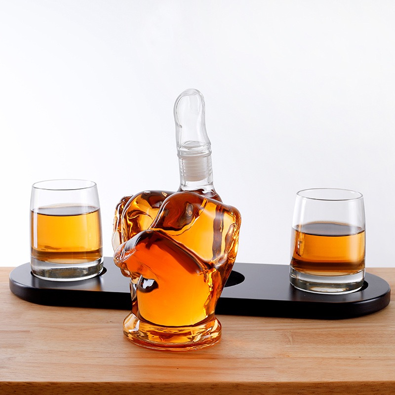 1000ml Capacity Handmade High Borosilicate Glass Middle Finger Shape Wine Whiskey Decanter with 330ml Drinking Cup for Home and Bar Use