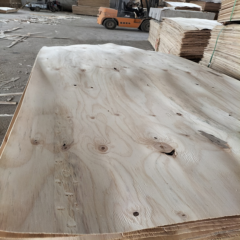 China Natural Wood Rotary Cutting 2520mm * 1270mm * 2.2mm Grade AA Pine Veneer for Plywood