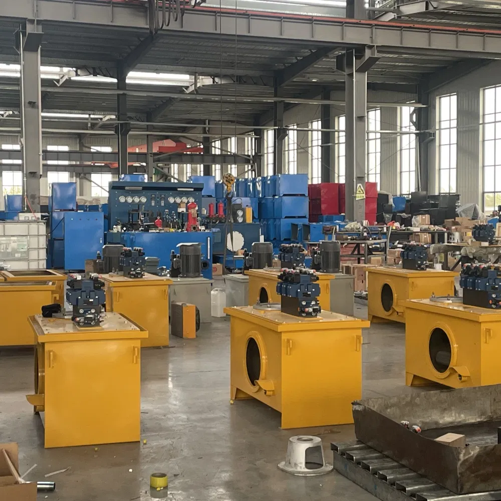 Гидравлическая насосная станция с клапанами и насосами