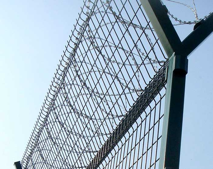 Cheap Galvanized Cyclone Fence Anti-Climb Welded Mesh Security Airport Fence