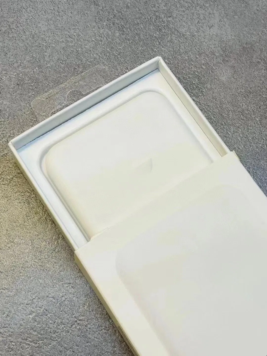 Магнитный пауэрбанк Magsafe 5000 мАч для iPhone 12-16