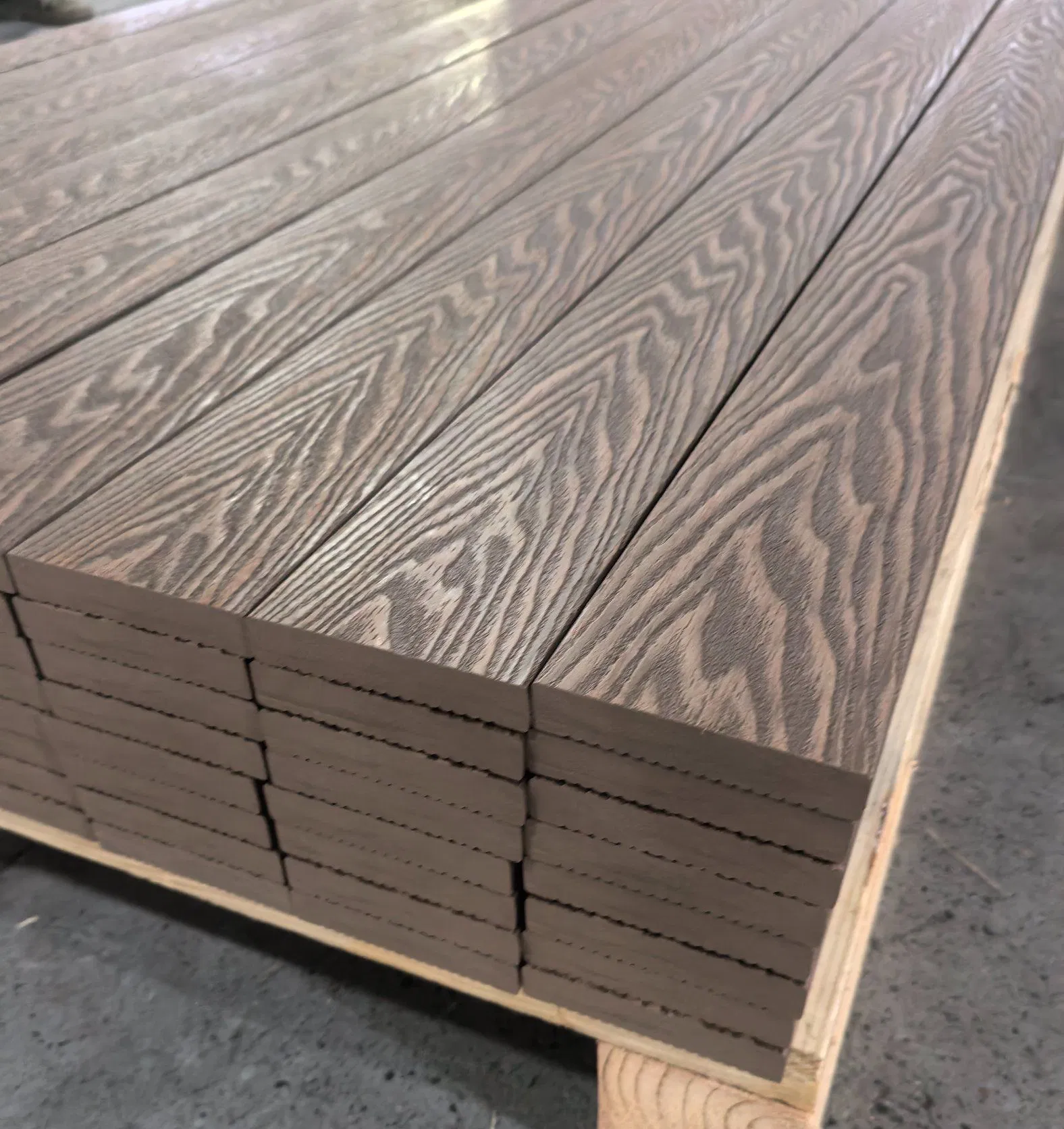 Ocox Eco Friendly Waterrpoof Fireproofco-Extrusion Corrosion Resistance WPC Decking Flooring Board