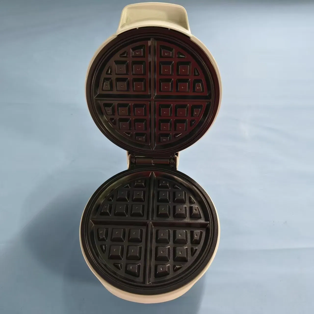 Durable Sandwich Maker Designed for Memorable Family Gatherings